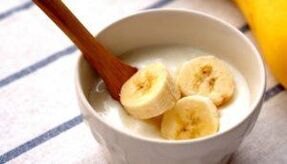 Bananų kaukė švytinčiai ir be raukšlių odai